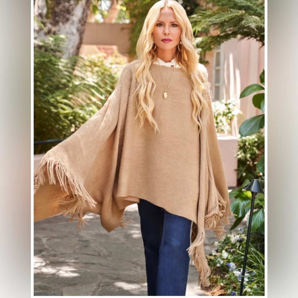 ⭐️Sale ⭐️ NWT Shiraleah Rowan Knot Poncho